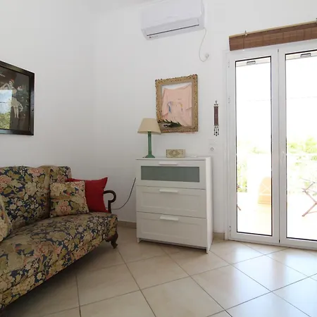 Malvazios Mavrovouni House Right