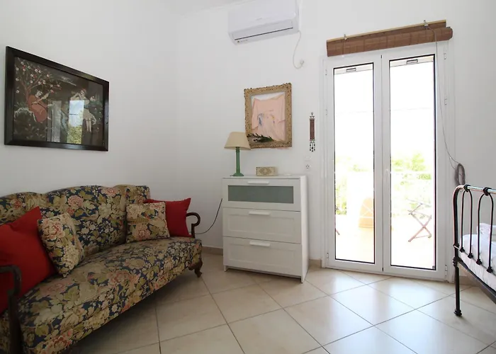 Malvazios Mavrovouni House Right