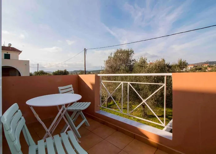 Malvazios Mavrovouni House Right