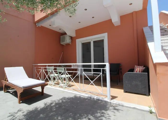 Malvazios Mavrovouni House Right *